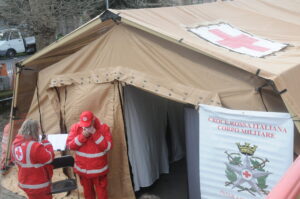 Gente davanti al Pma